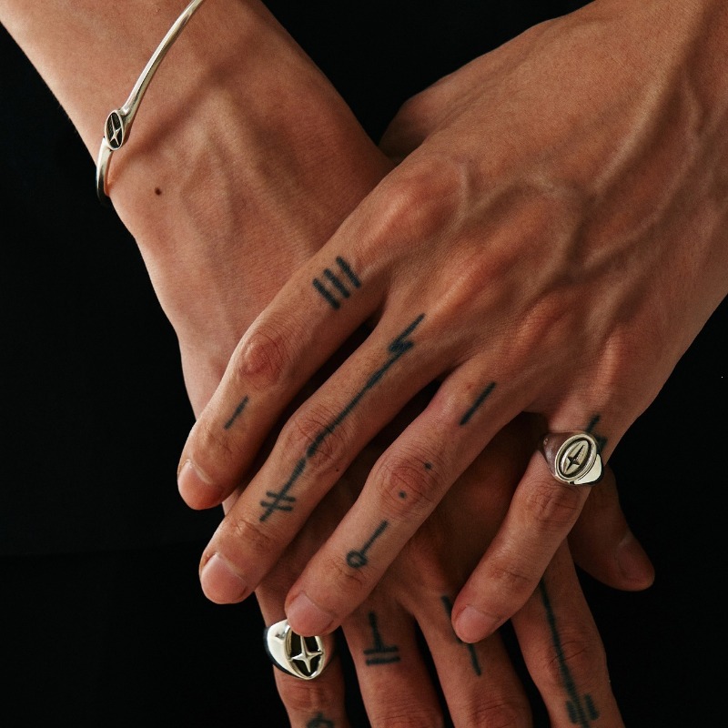 Minimalist North Star Signet O - Mens Signet Ring 评论和价格